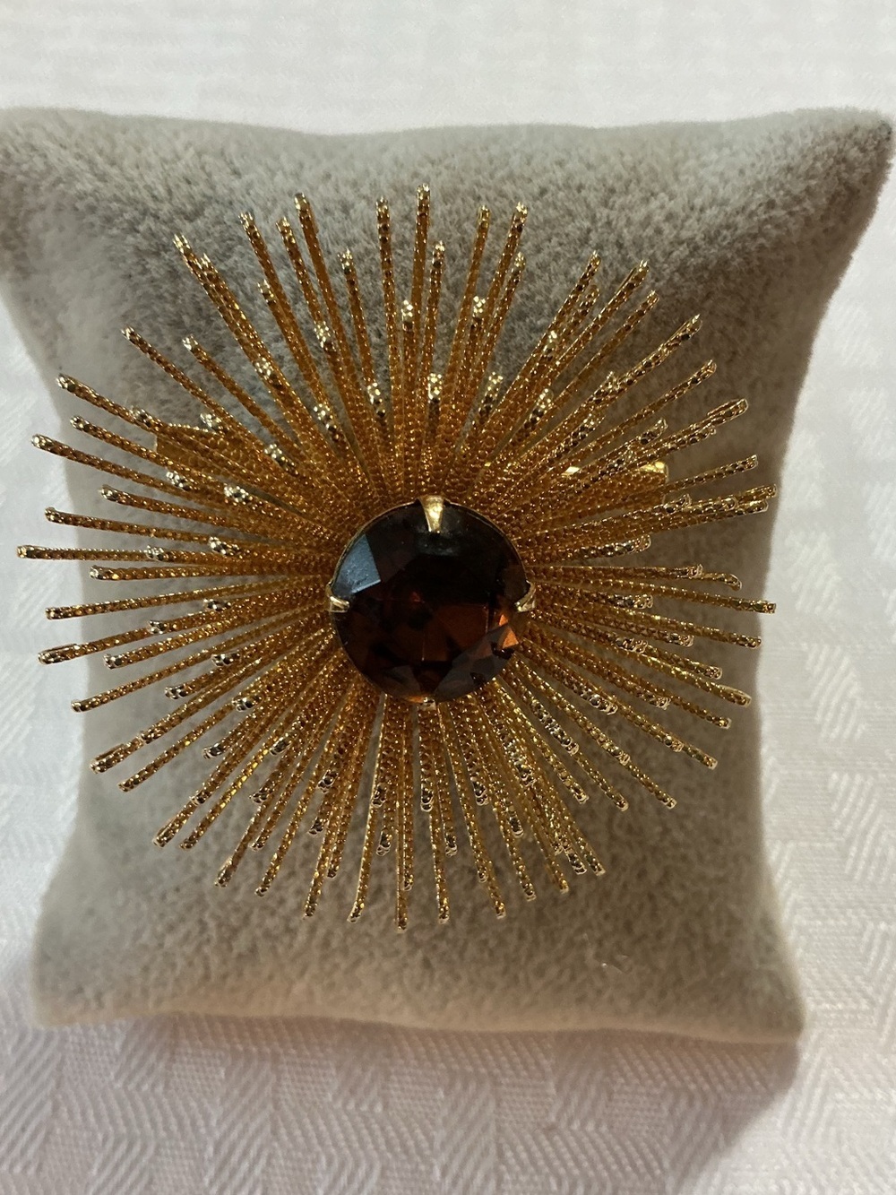 Sarah Coventry Vintage “Golden Mum” Starburst Brooch - Picture 2 of 5